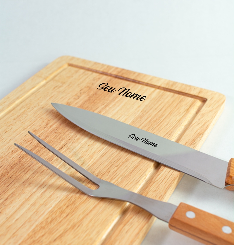 Kit Churrasco Personalizado – Garfo, Faca e Tábua de Bambu