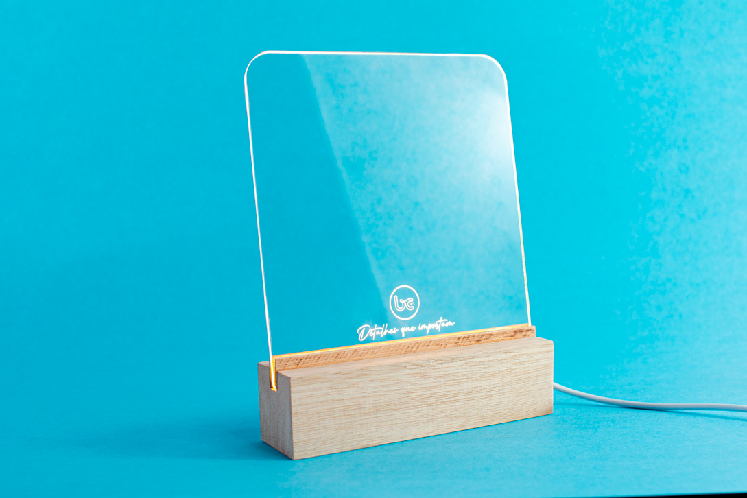 Luminária Caneta Personalizada – Logo ou Frase para Presente Corporativo - Image 3